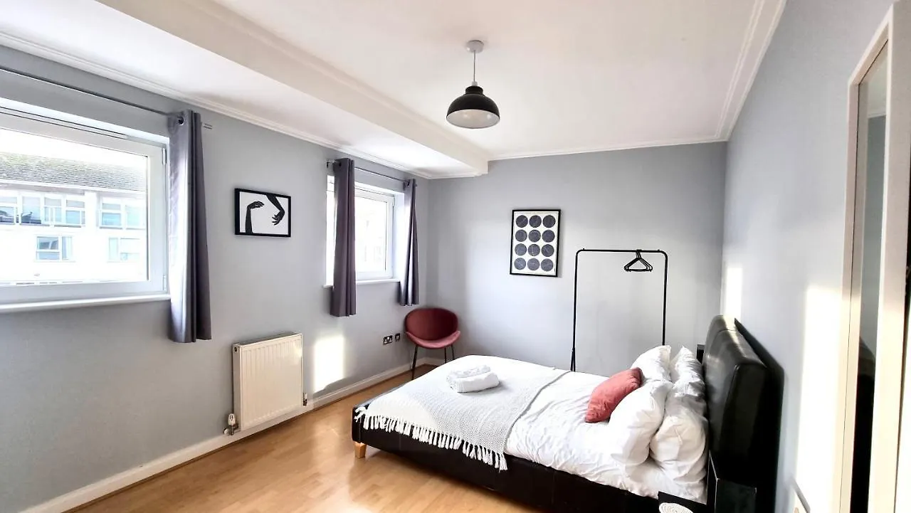 The Townhouse By Switchback Stays Cardiff