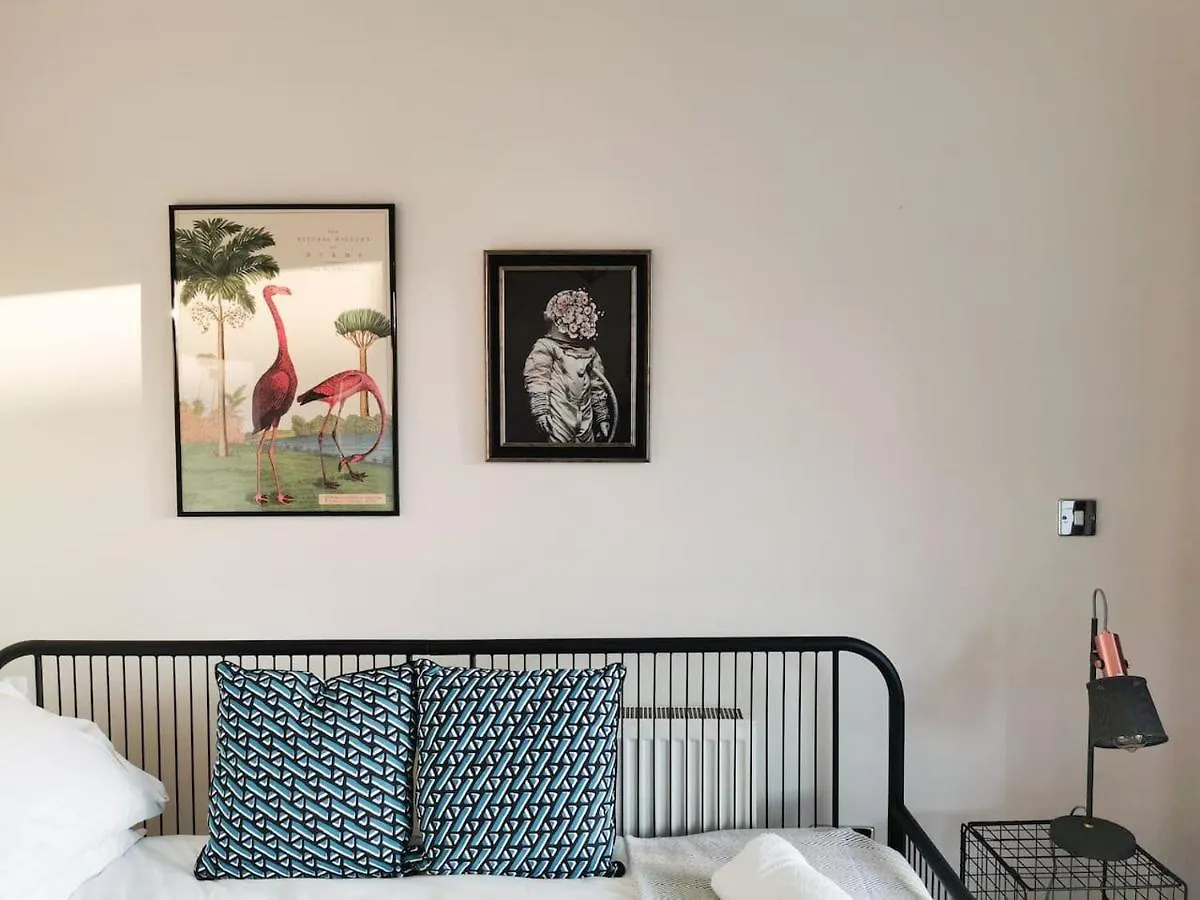 The Townhouse By Switchback Stays Cardiff Holiday home