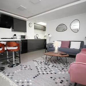 Mackintosh Flat 1 By Mia Living 2 Bedroom Near The Centre Cardiff