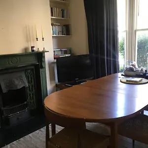 Stylish Two Large Double Bedroom House In With On Street Parking Holiday home Harrogate
