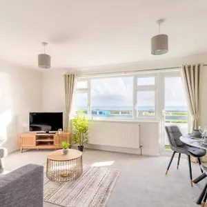 Large Sea View 2 Bedroom Sleeps 6 - Free Parking Apartment Bournemouth