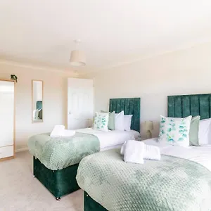 Wow! Seaview Sleeps 6-free Parking Apartment Bournemouth