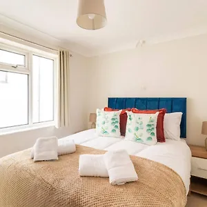 Incredible Sea View 2 Bedroom Apartment Bournemouth